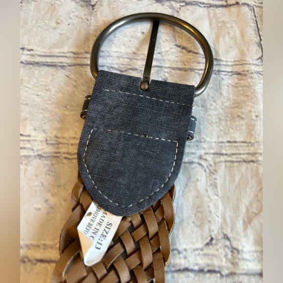 FAUX DENIM LOOK WOVEN WOMENS TWO TONE BELT SILVER TONE BUCKLE SIZE 13 - Picture 10 of 10